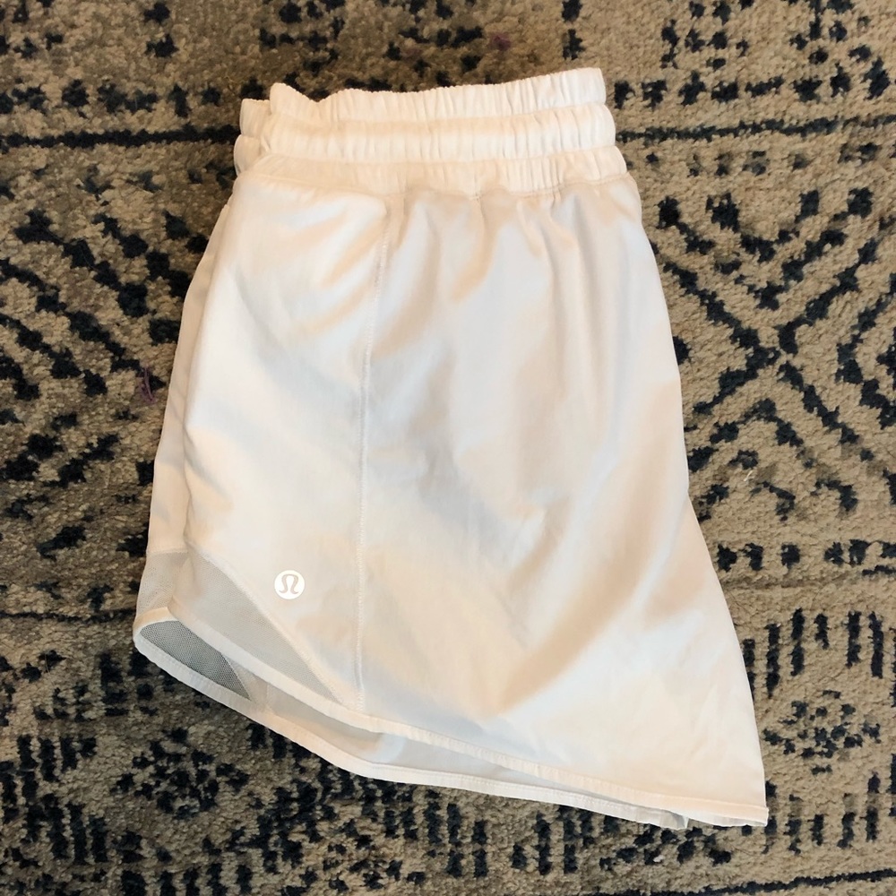 Lululemon Hotty Hot Shorts II Size 6